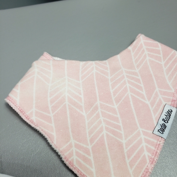 baby girls hat and bib bundle of 16 sizes range from 0-12 months - Picture 7 of 8